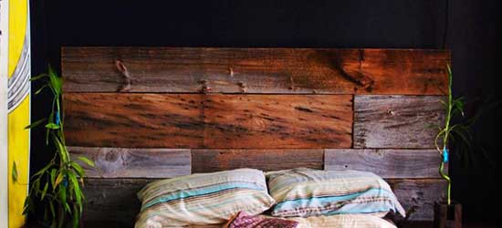 Tête de lit en bois de grange